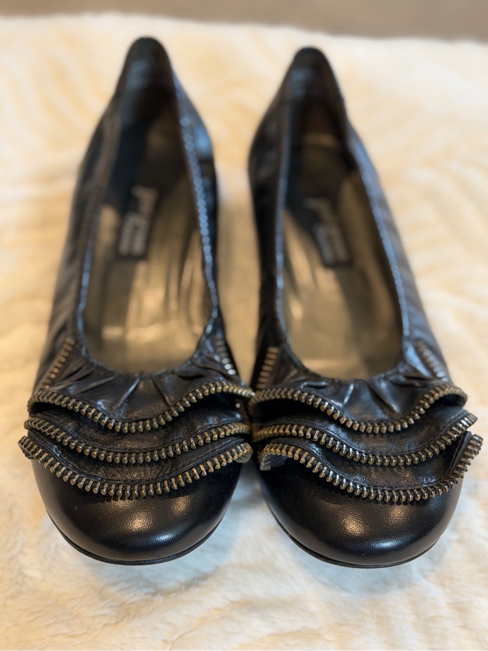Paul Green Black Leather Ballet Flats w Zipper Ruffle Details. Made in Austria.